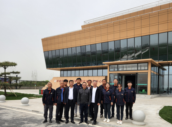 集团公司向导深入施工一线检查事情，，，，，加入平原树模区组织召开的工程项目座谈会